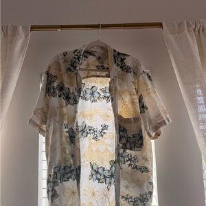 Vintage-Inspired Cream Hawaiian Floral Short-Sleeve Shirt